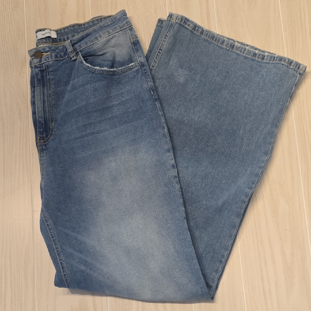 Forever 21 Wide Leg Flare Jeans Waist 30